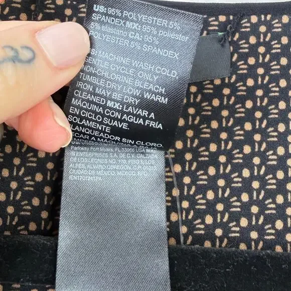 NEW White House Black Market WHBM Medallion Jersey Reversible Belted Blouse - Picture 8 of 8